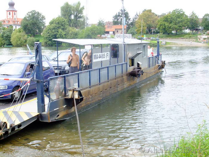 Ladenberg-Neckarhausen ferry