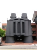 Claes Oldenburg / Coosje van Bruggen’s binocular sculpture at Frank Gehry’s Chiat-Day building, Main Street, Venice