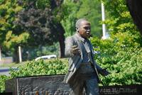 Martin Luther King statue in Lincoln Park