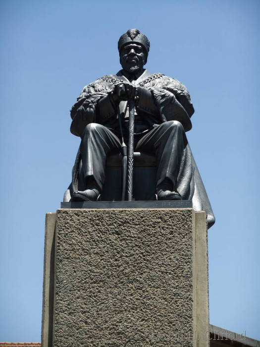 Jomo Kenyatta statue